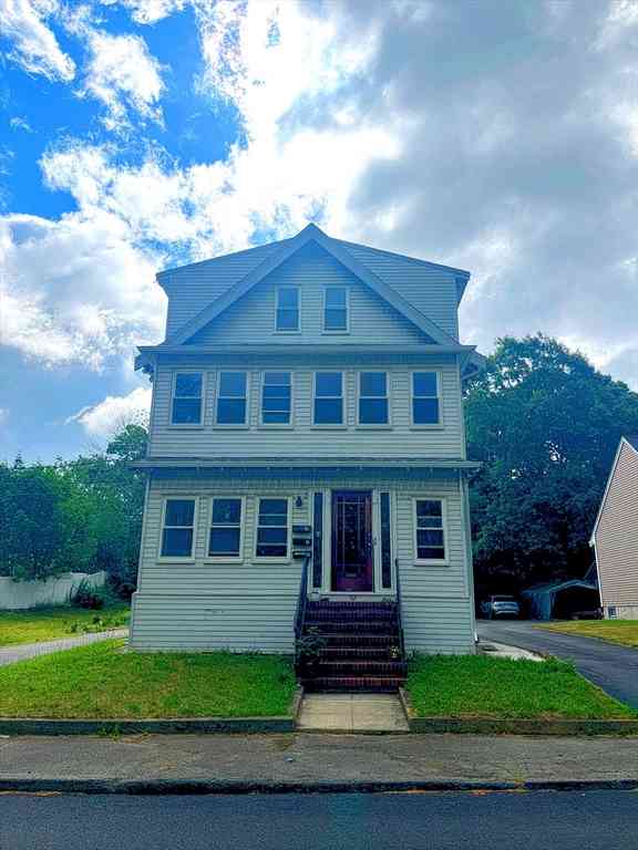 Apartment For Rent - 92 E Water Street #3<br/> Bristol County, Taunton, MA 02780