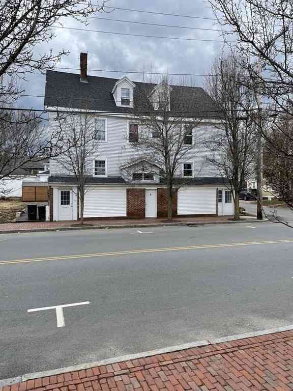 Homes For Rent - 8-10 School St<br/> Amesbury, MA 01913
