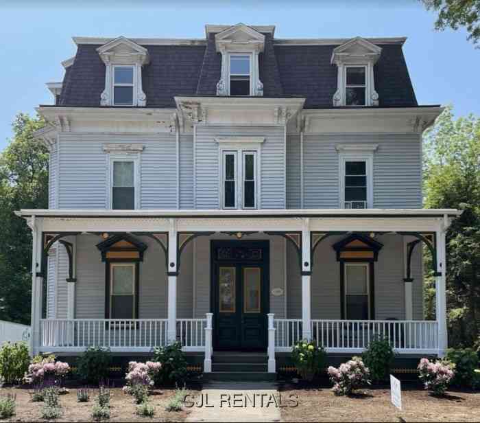 Homes For Rent - 200 Church St #3<br/> Middlesex County, Newton, MA 02458