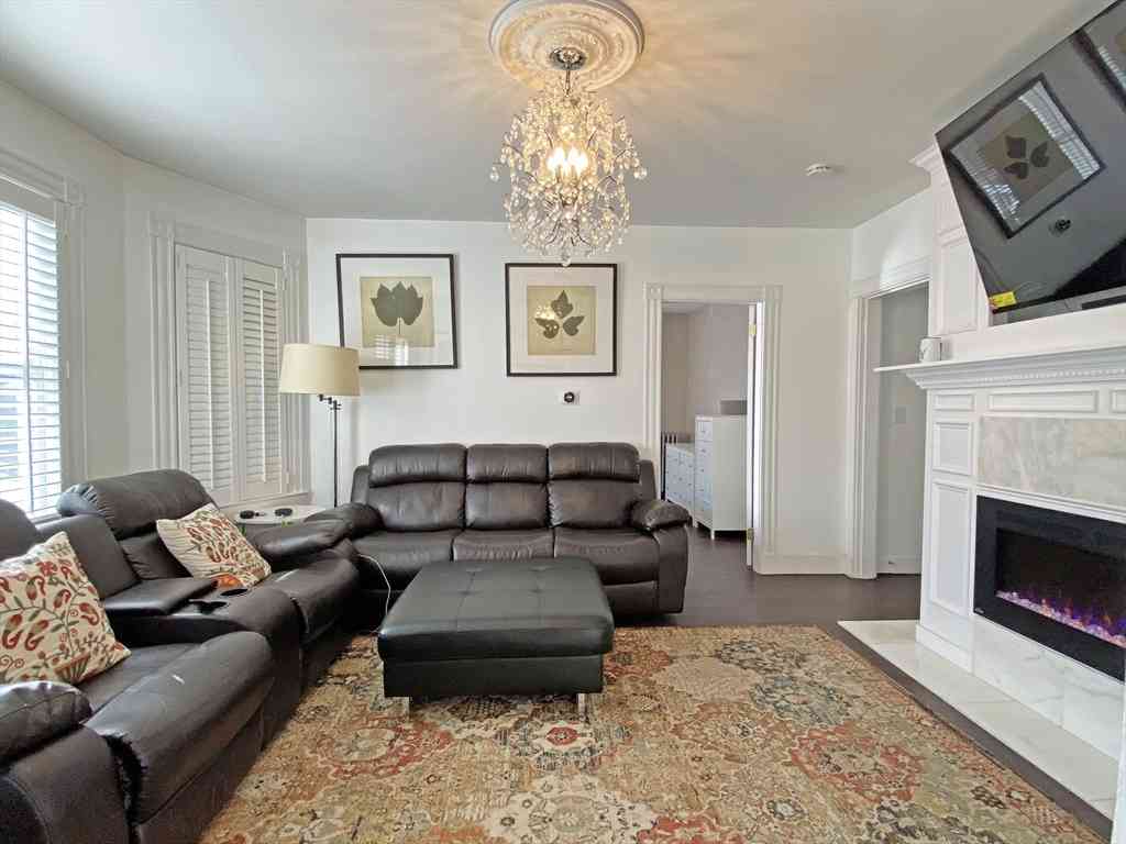 Apartment For Rent - 132 Myrtle St #2<br/> Middlesex County, Waltham, MA 02453