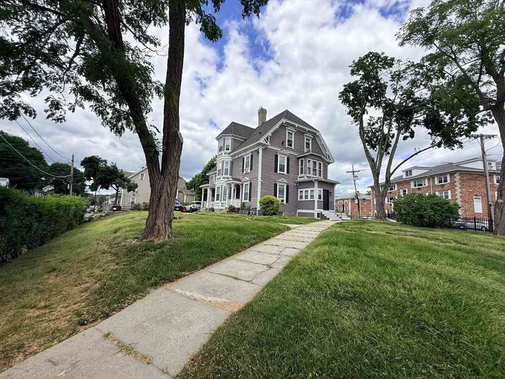 Condo For Rent - 568 Main St #1<br/> Middlesex County, Woburn, MA 01801