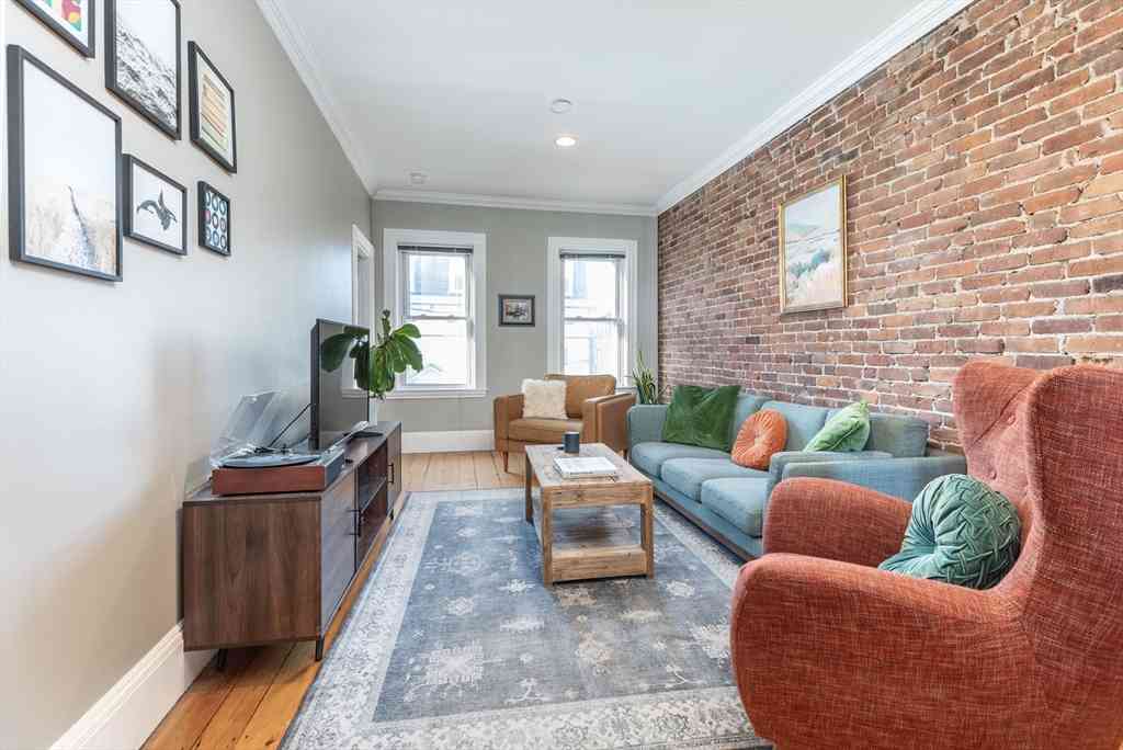 Condo For Sale - 192 W 5th #2<br/> Boston, MA 02127