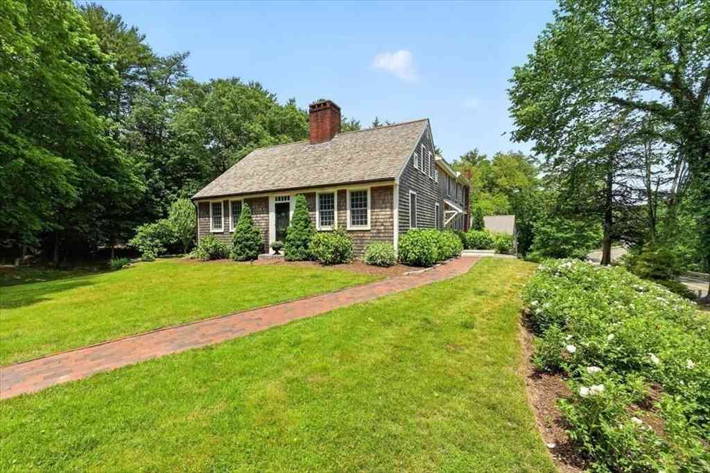 Homes For Sale - 1296 Tremont St<br/> Duxbury, MA 02332