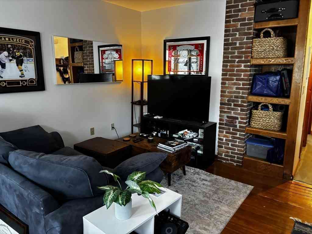 Apartment For Rent - 182 H Street #2<br/> Boston, MA 02127