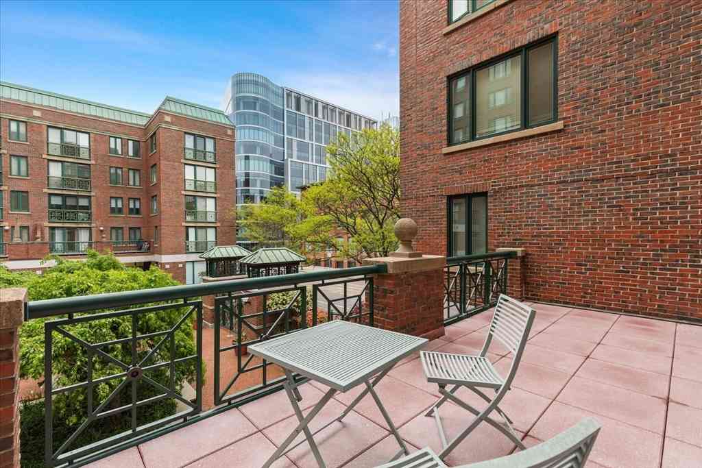 Condo For Rent - 10 Rogers St #214<br/> Cambridge, MA 02142