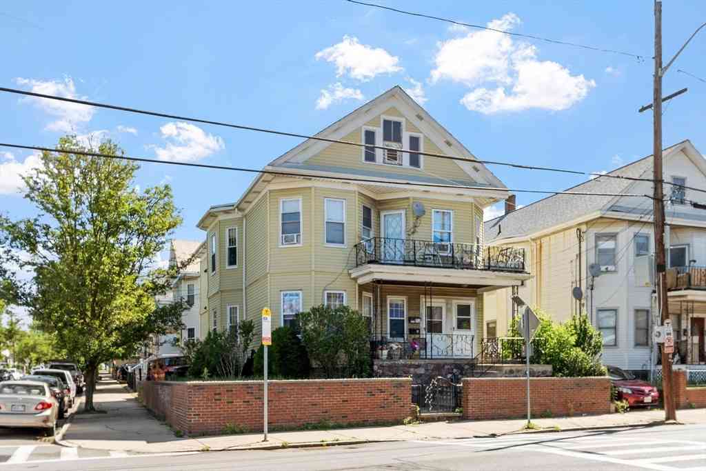 Multifamily For Rent - 562 Main St<br/> Middlesex County, Medford, MA 02155
