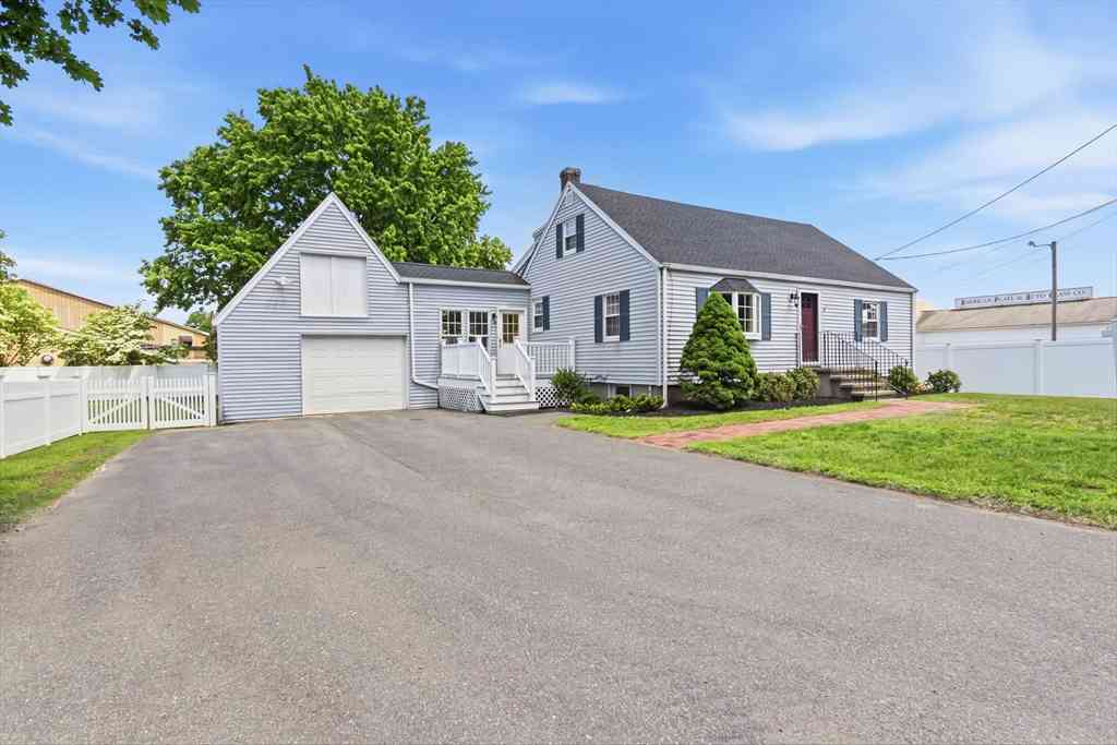 Homes For Rent - 34 Prince St<br/> Danvers, MA 01923