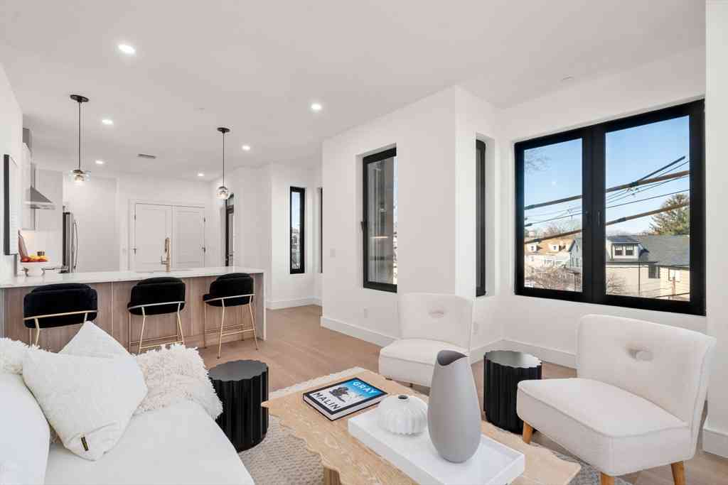 Condo For Sale - 84 Prospect St #202<br/> Somerville, MA 02143