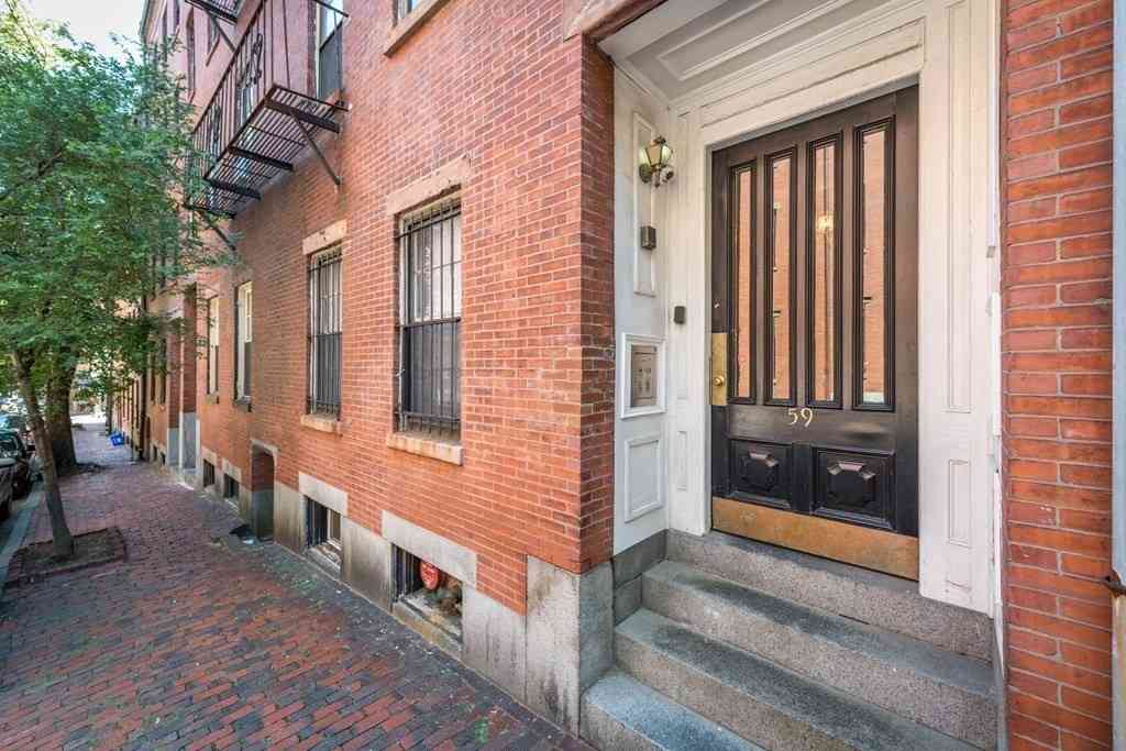 Condo For Rent - 59 W Cedar #3<br/> Boston, MA 02114