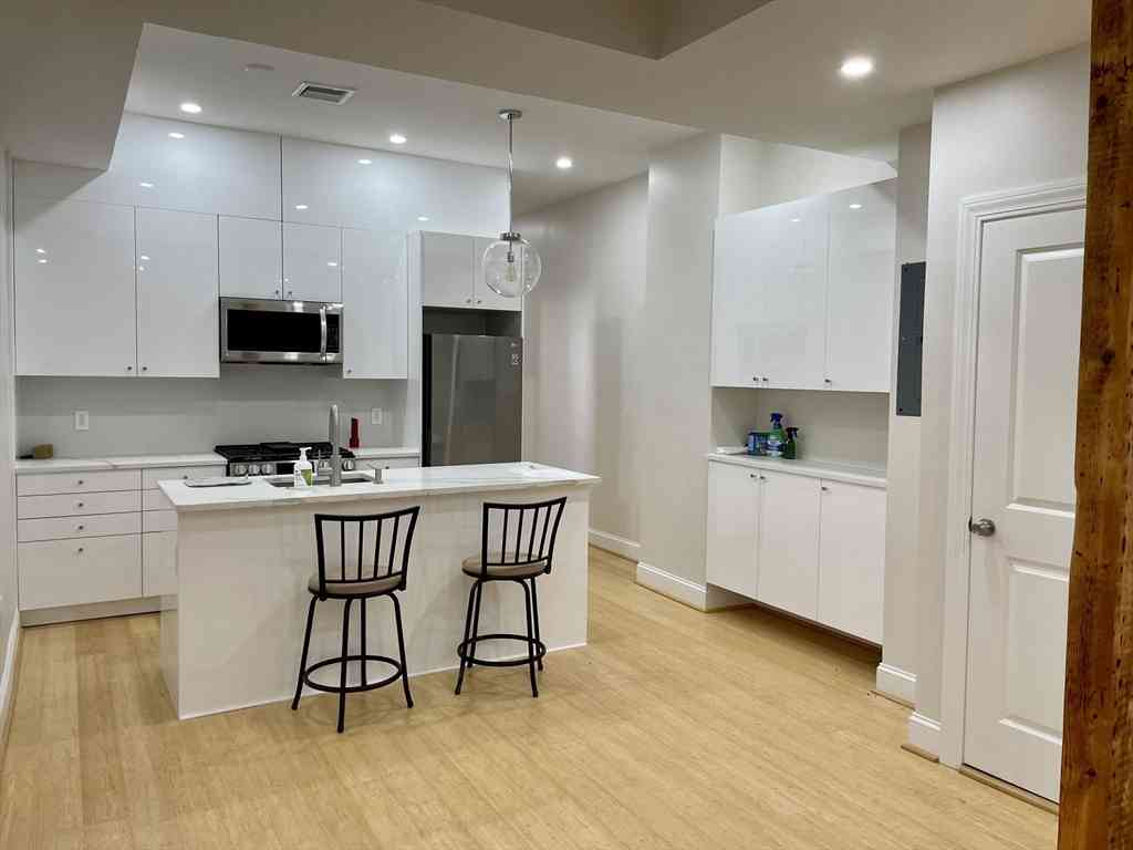 Homes For Rent - 258 W Broadway #4<br/> Boston, MA 02127