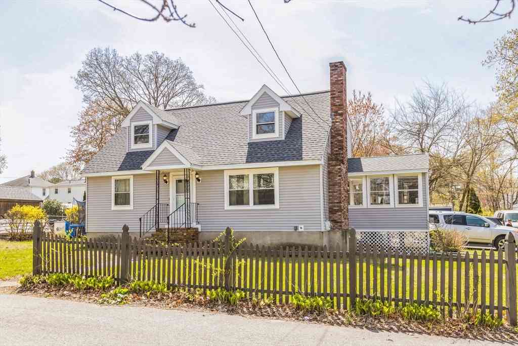 Homes For Sale - 14 Greenville St<br/> Billerica, MA 01821