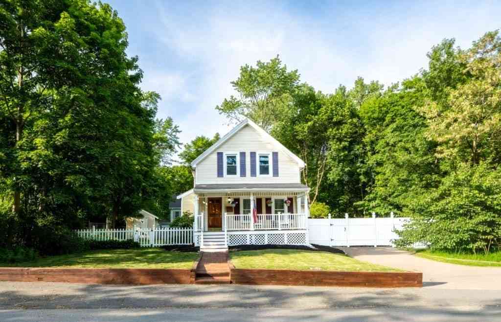 Homes For Sale - 24 Greenhood St<br/> Dedham, MA 02026