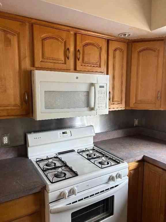 Apartment For Rent - 98 Kirtland St #1<br/> Lynn, MA 01904