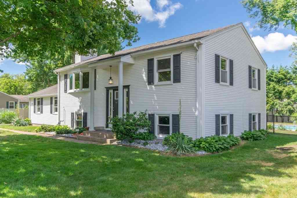 Homes For Sale - 123 Mallard Circle<br/> Agawam, MA 01001