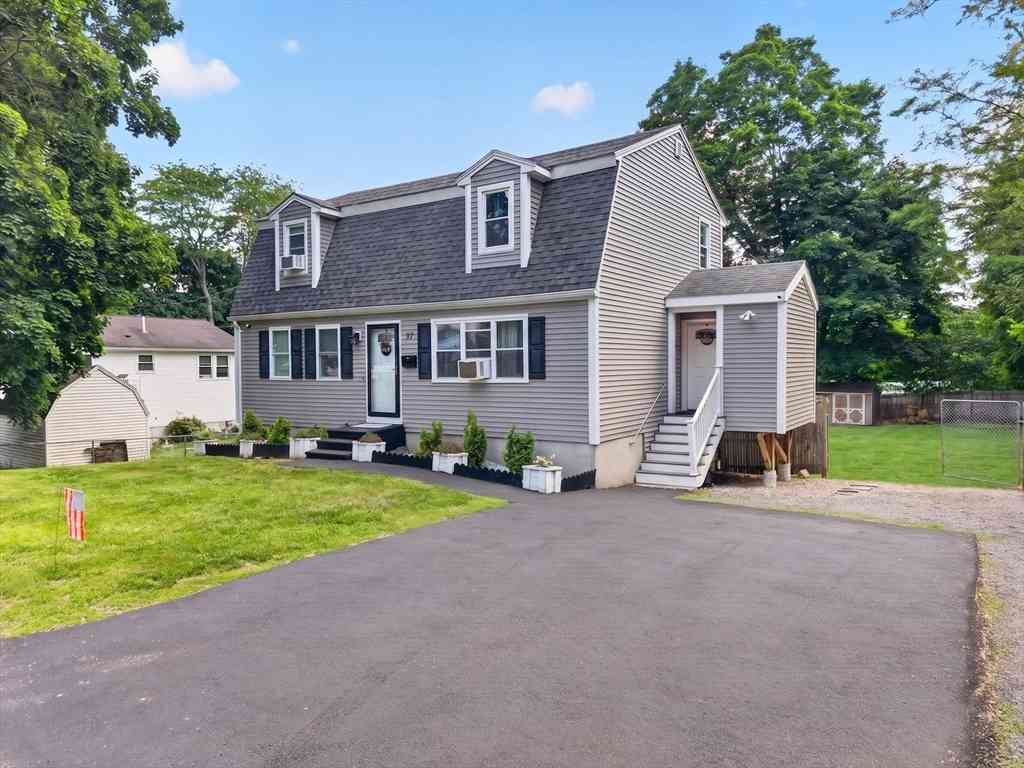 Homes For Sale - 71 Whittier St<br/> Haverhill, MA 01830
