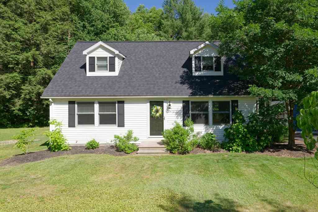 Homes For Sale - 24 Woodland Rd<br/> Uxbridge, MA 01569