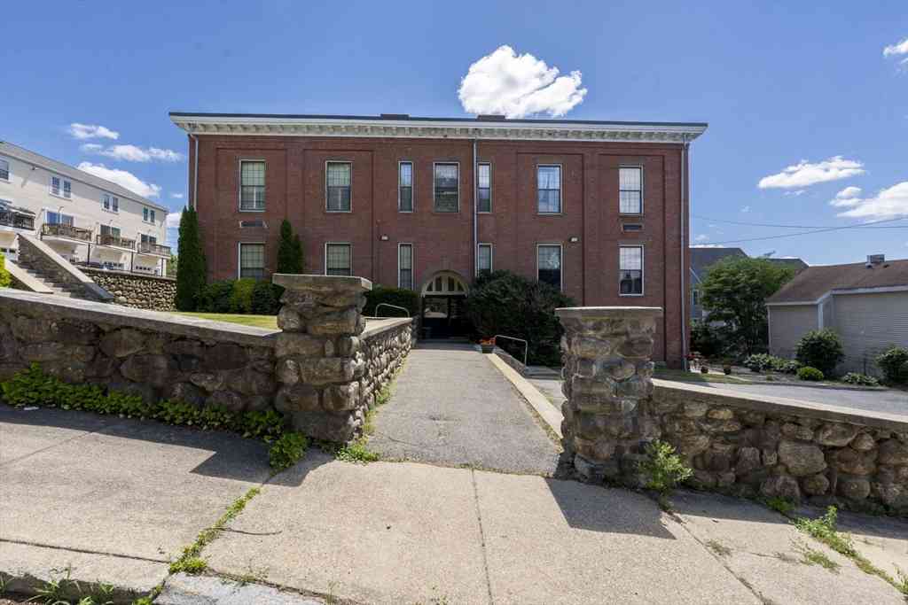 Condo For Sale - 40 School Street #4<br/> Haverhill, MA 01832