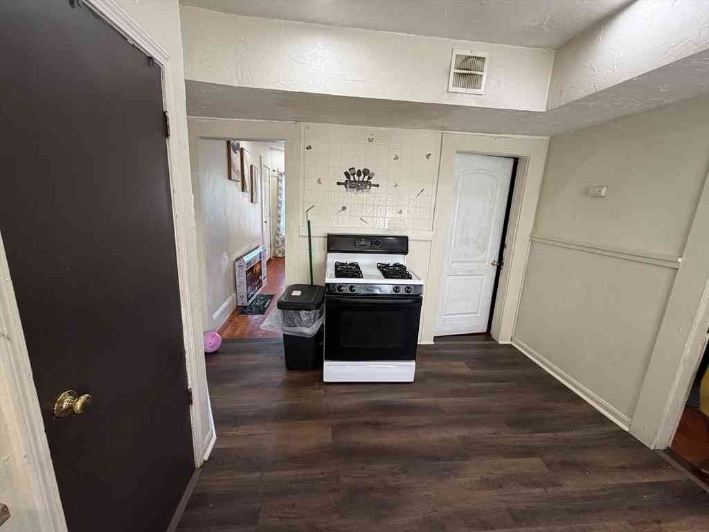 Apartment For Rent - 75 Intervale #6<br/> Brockton, MA 02301
