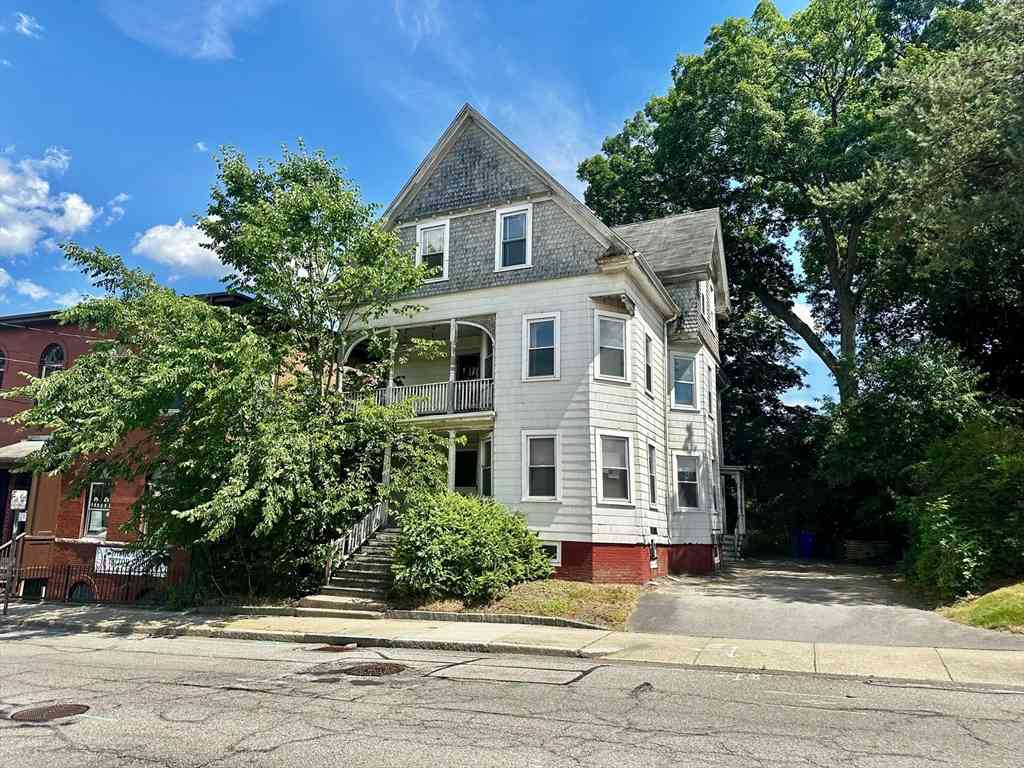 Multifamily For Rent - 106 County St<br/> Attleboro, MA 02703