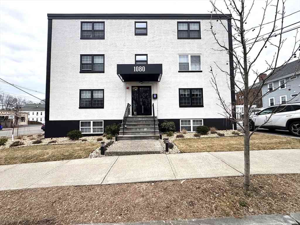 Apartment For Rent - 1080 Mass Ave #001<br/> Arlington, MA 02476