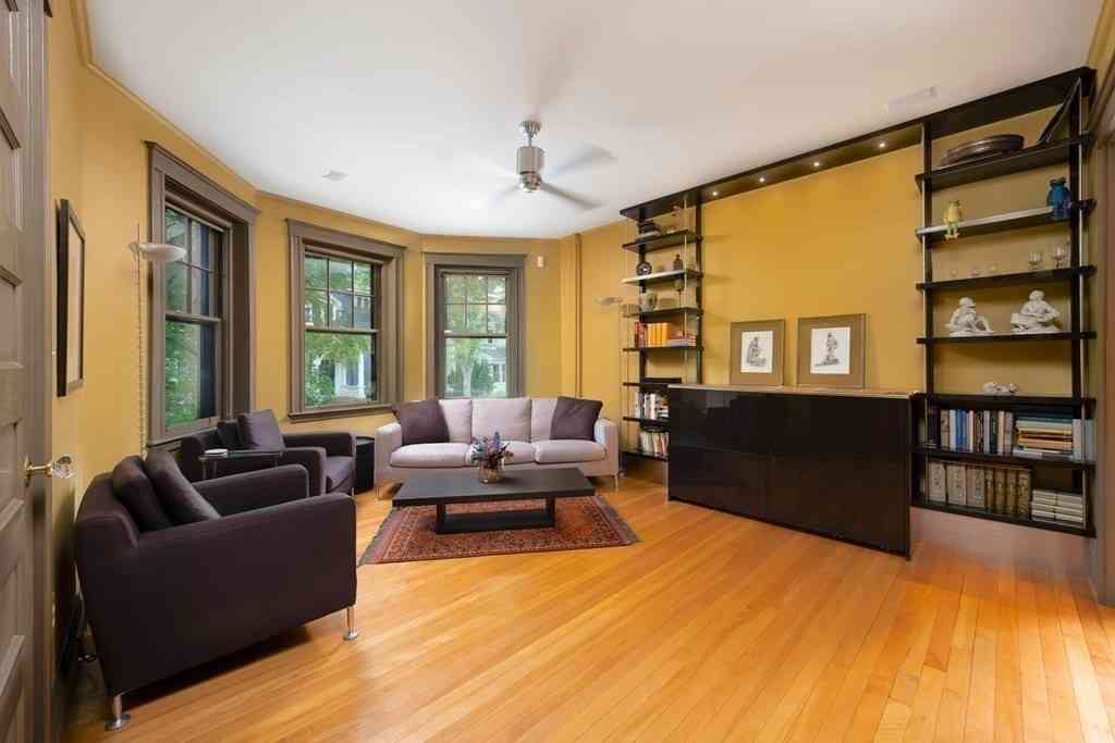 Condo For Rent - 31 Linnaean St #2<br/> Cambridge, MA 02138