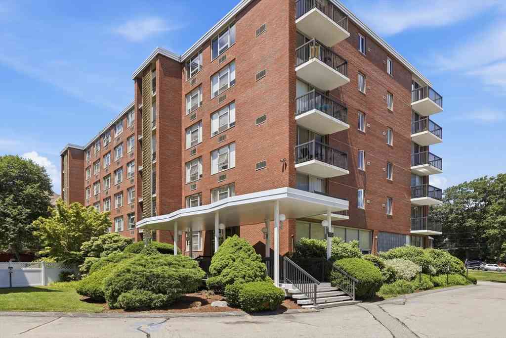 Condo For Sale - 20 Hammond Pond Pkway #201<br/> Newton, MA 02467