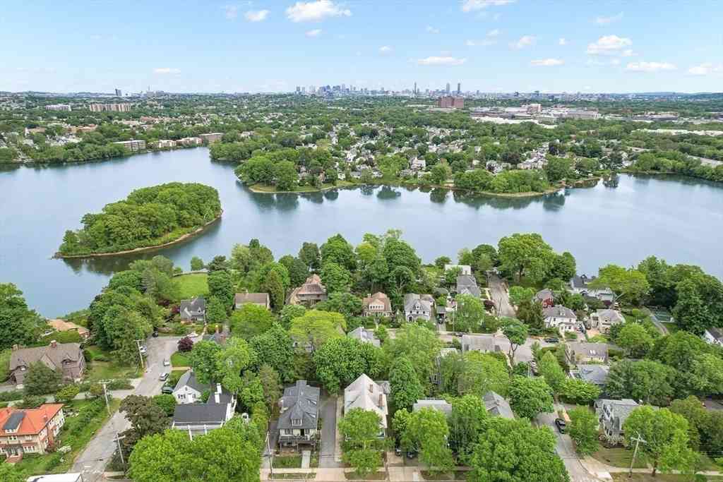 Condo For Sale - 186 Pleasant Street #1<br/> Arlington, MA 02476