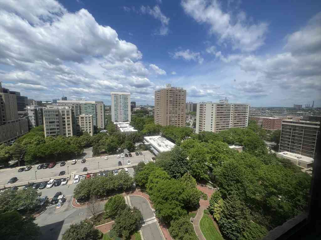 Condo For Rent - 9 Hawthorne Place #15R<br/> Boston, MA 02114
