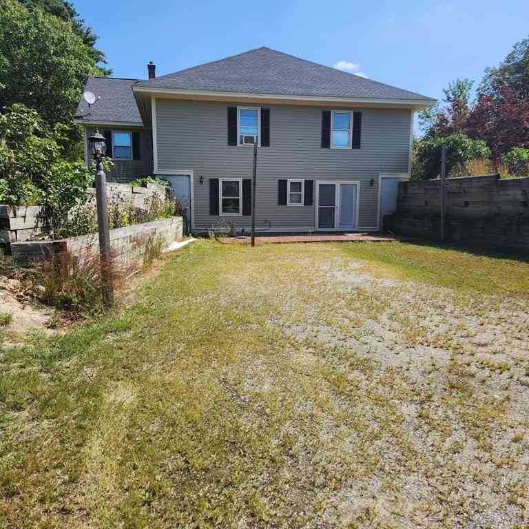 Apartment For Rent - 5 Ryan Rd #2<br/> Middlesex County, Townsend, MA 01474