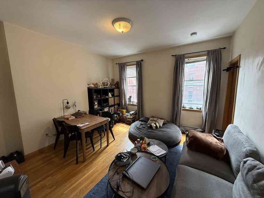Apartment For Rent - 712 Commonwealth Avenue #3<br/> Boston, MA 02215