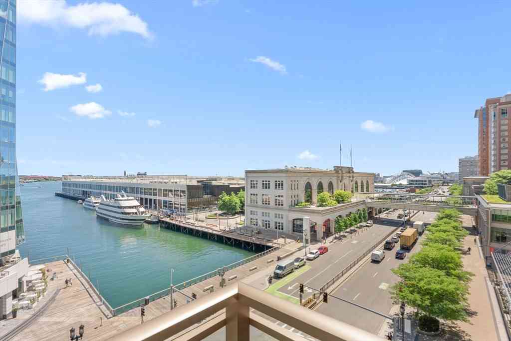 Condo For Sale - 133 Seaport Blvd #722<br/> Boston, MA 02210