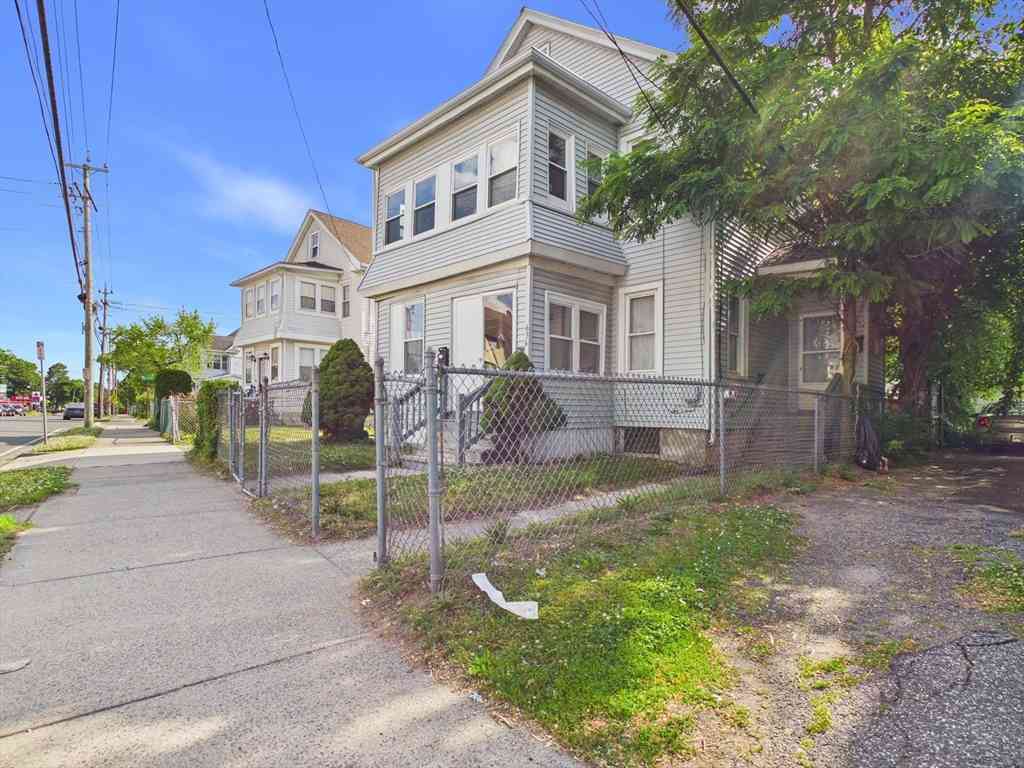 Multifamily For Rent - 634-636 Dickinson St<br/> Hampden County, Springfield, MA 01108