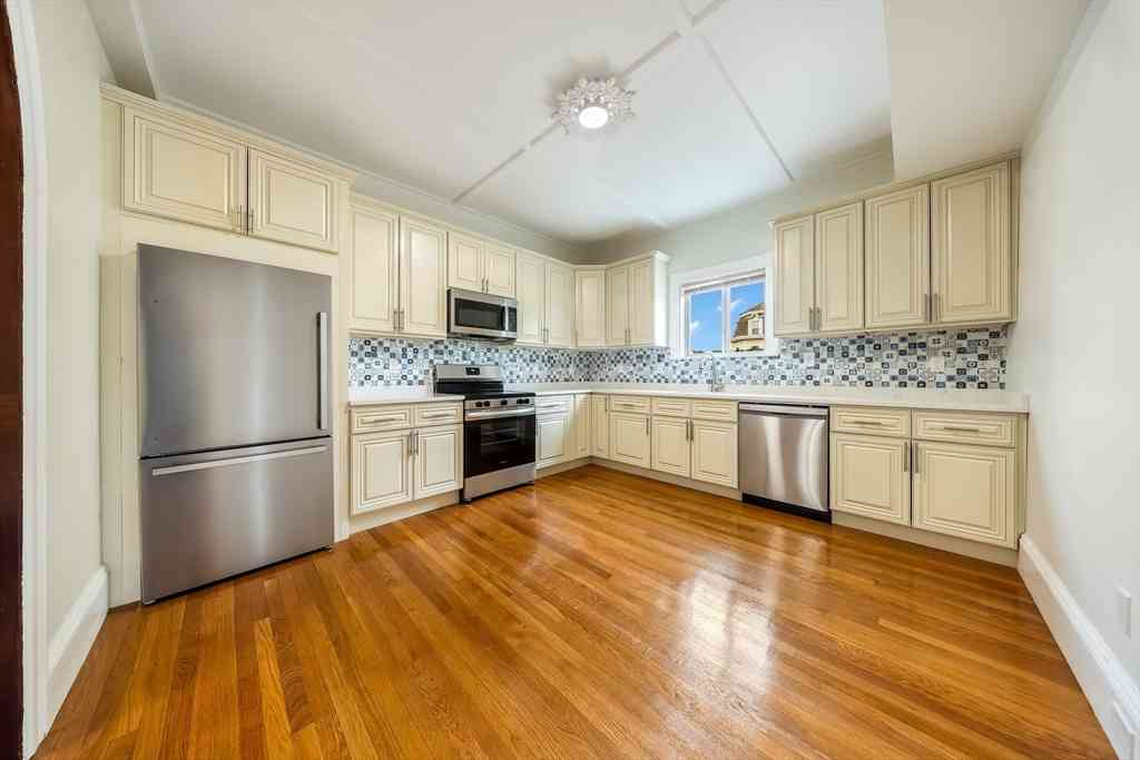 Apartment For Rent - 180 Jackson St #B<br/> Lawrence, MA 01841
