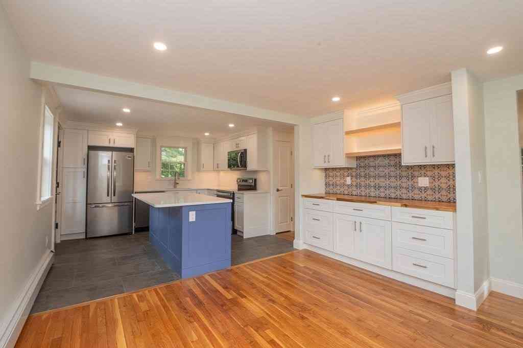 Homes For Sale - 14 Web Rd<br/> Georgetown, MA 01833