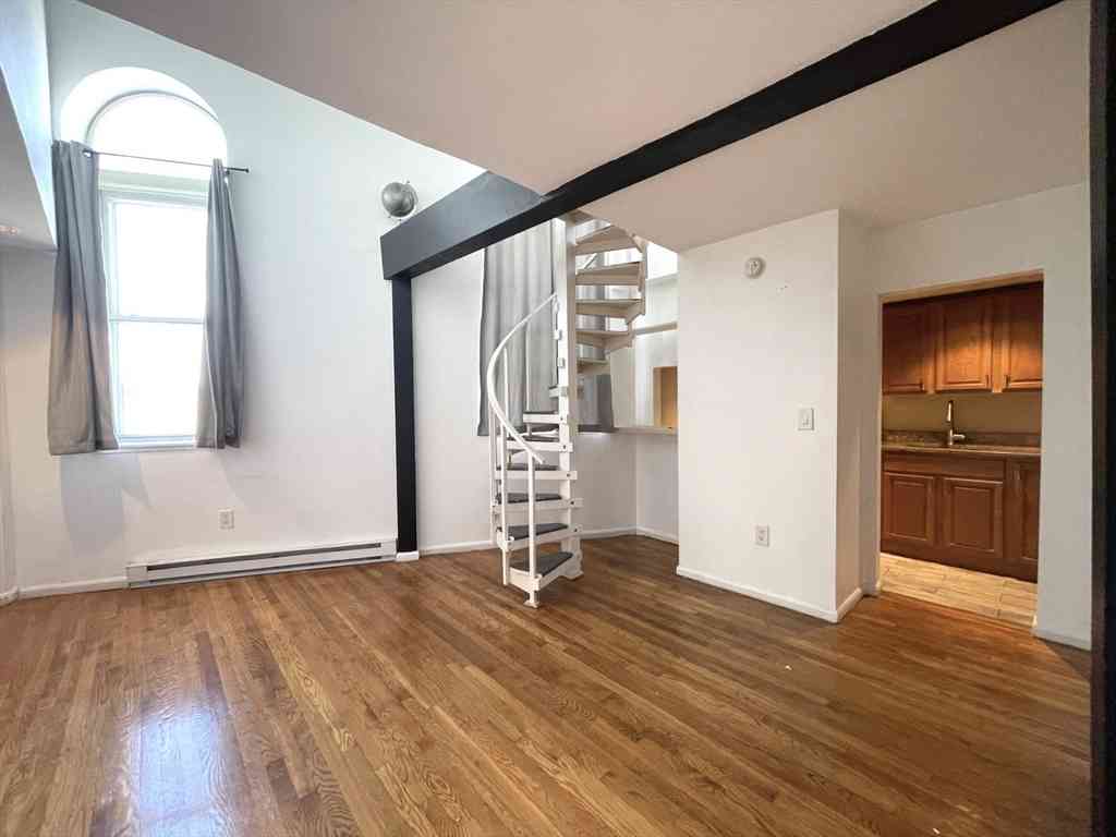 Apartment For Rent - 124 Winnisiment Street #9<br/> Suffolk County, Chelsea, MA 02150