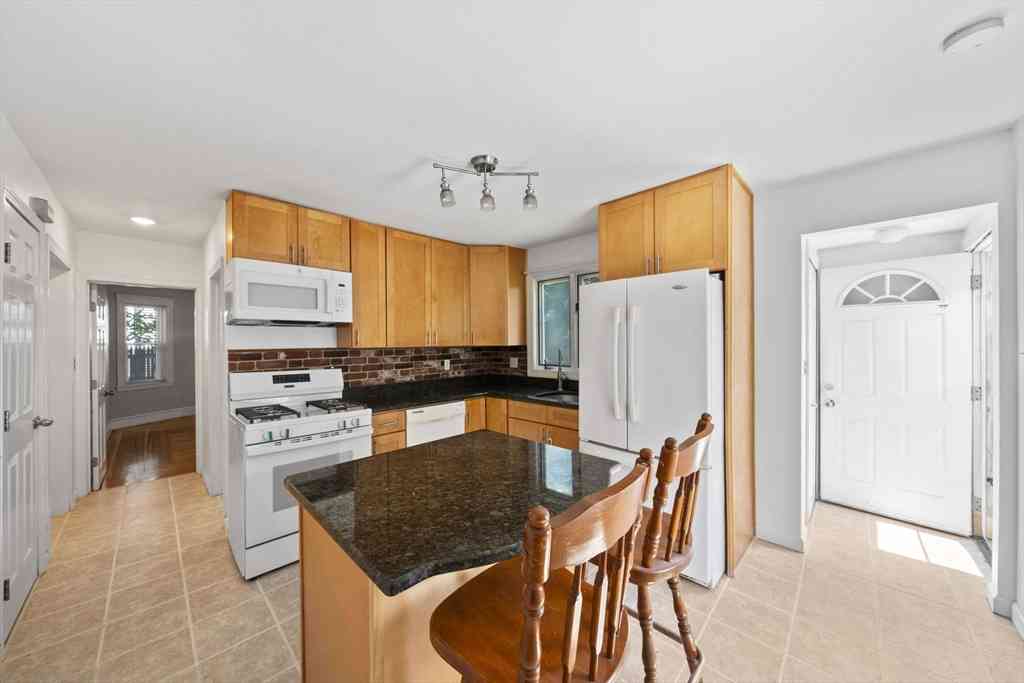 Apartment For Rent - 12 Rosemont Rd #1<br/> Weymouth, MA 02191