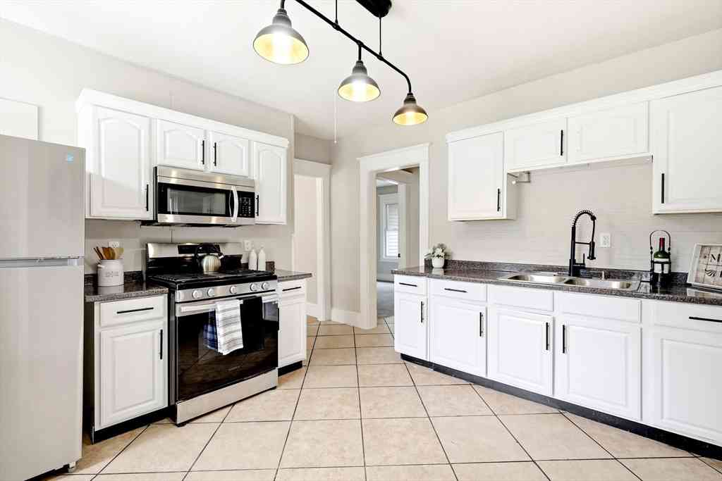 Multifamily For Rent - 341-343 White St<br/> Hampden County, Springfield, MA 01108