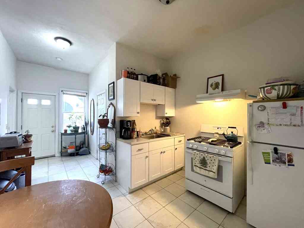 Apartment For Rent - 3 Cedar Street #2<br/> Cambridge, MA 02140
