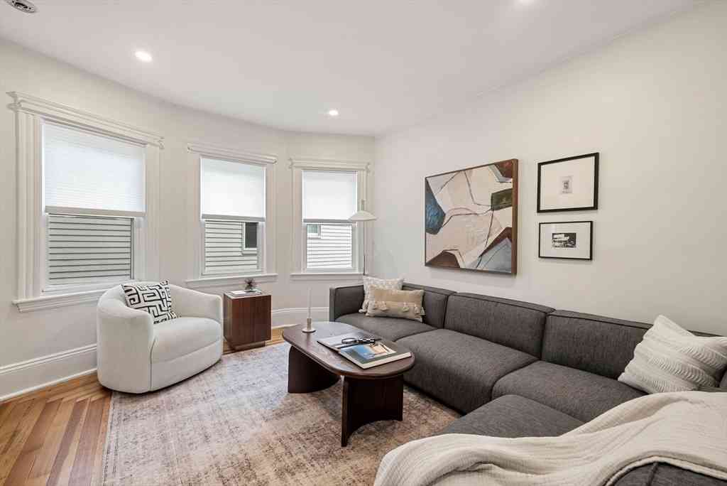 Multifamily For Rent - 17 Belmont St<br/> Middlesex County, Somerville, MA 02143