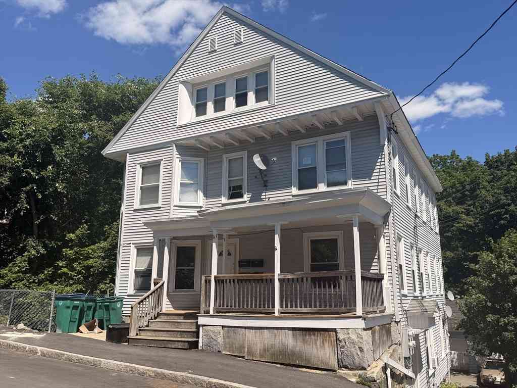 Apartment For Rent - 17 Bond St #B<br/> Worcester County, Fitchburg, MA 01420