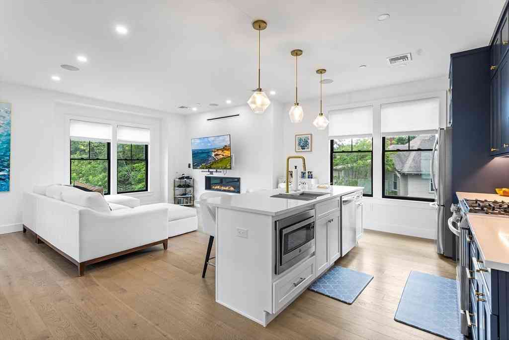 Condo For Sale - 12 Bowdoin Ave #4<br/> Boston, MA 02121