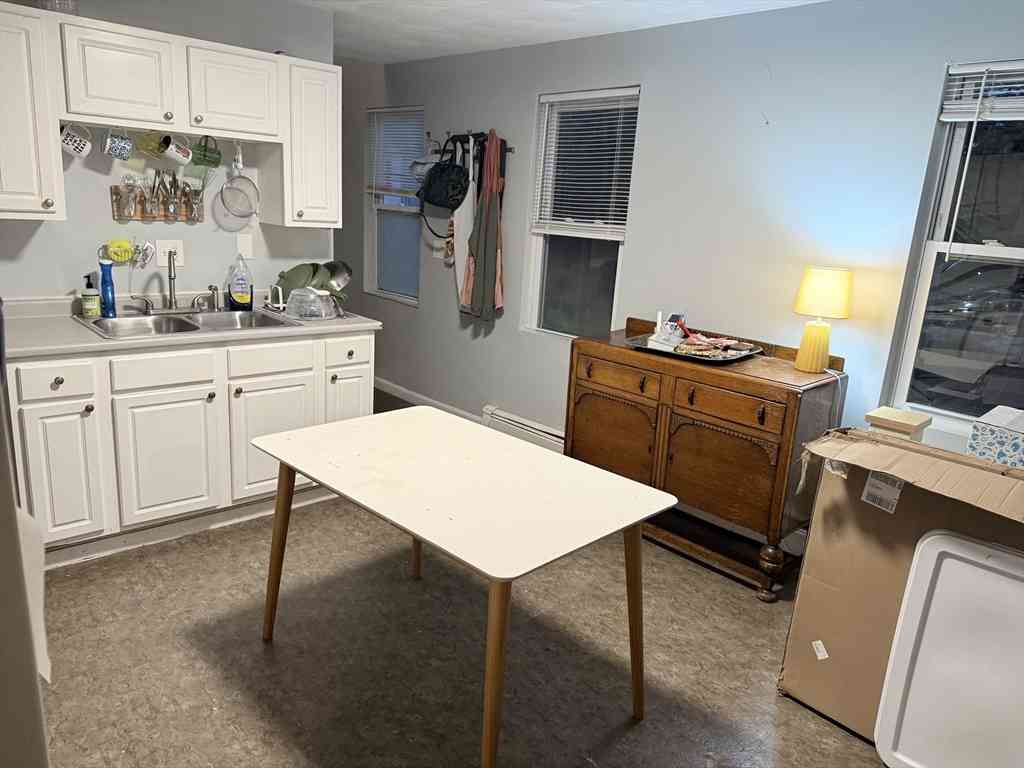 Apartment For Rent - 131-133 Ledge St #2R<br/> Providence County, Providence, RI 02904
