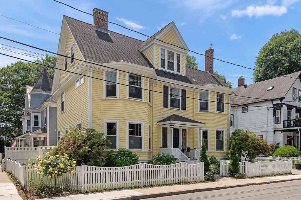 Homes For Sale - 10 Brewer St<br/> Boston, MA 02130
