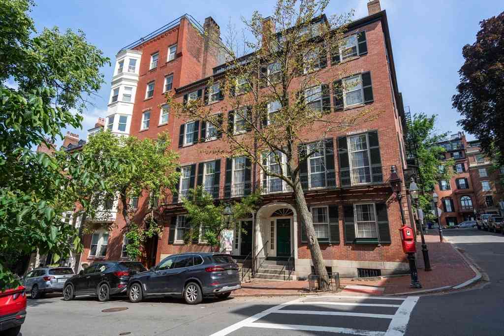 Condo For Sale - 1 Chestnut Street #3B<br/> Boston, MA 02108