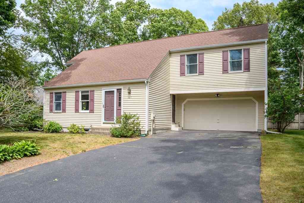 Homes For Sale - 107 Overbrook Drive<br/> Wellesley, MA 02482