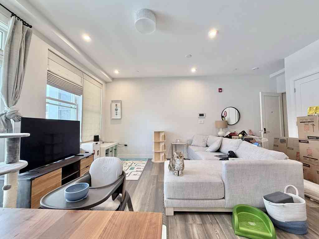 Condo For Rent - 429 Cherry #7<br/> Newton, MA 02465