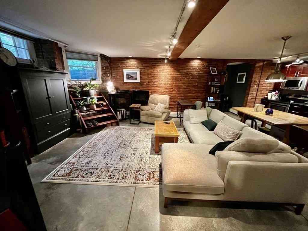 Apartment For Rent - 1760 Beacon Street #3<br/> Brookline, MA 02445