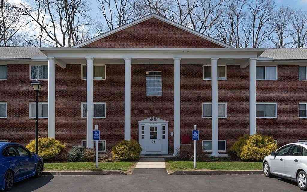 Apartment For Rent - 72 Barrett St #213<br/> Hampshire County, Northampton, MA 01060