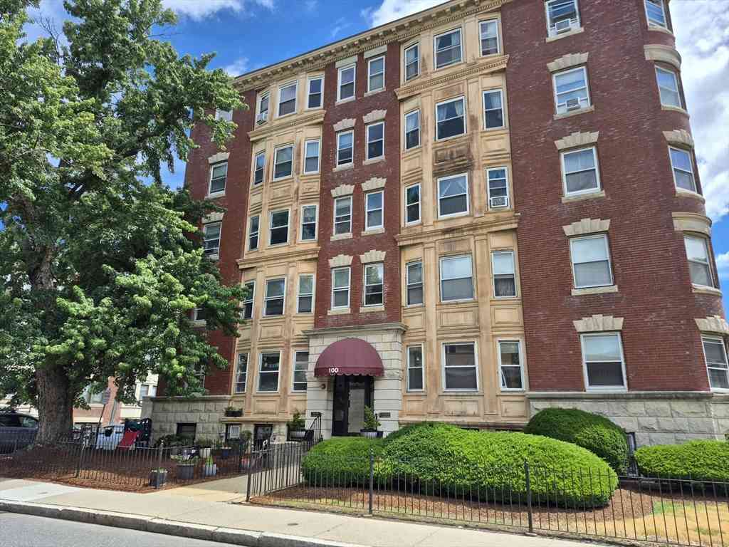 Condo For Rent - 100 St Mary's St #10<br/> Boston, MA 02215