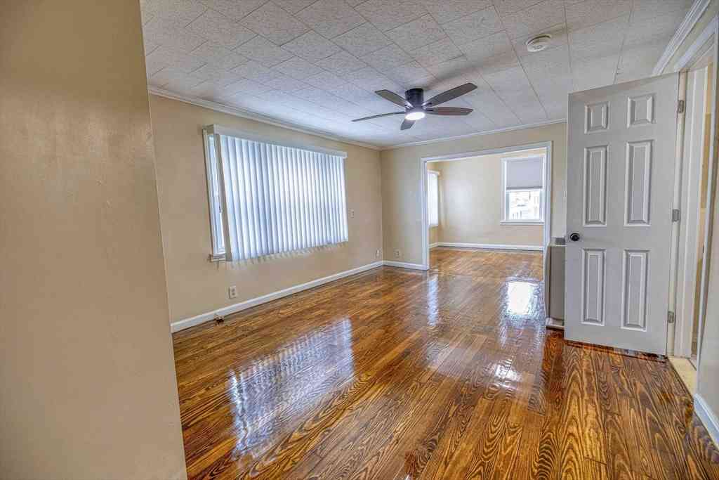 Apartment For Rent - 158 Raymond St. #1<br/> Bristol County, Fall River, MA 02723